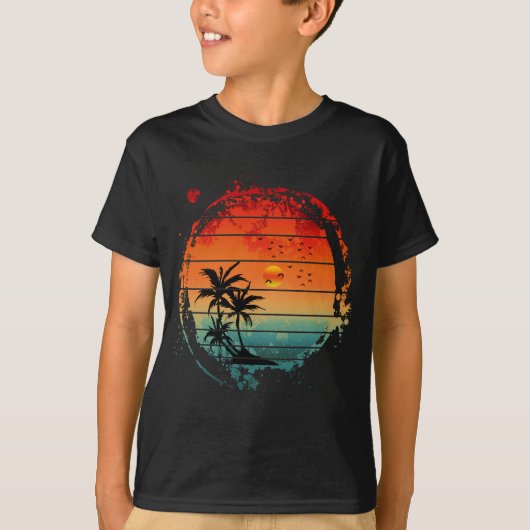 トレンディーな日没 ヤシの木 Tシャツ (正面)