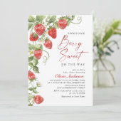 トレンディーな水彩草原の苺のベイビーシャワー 招待状 (スタンド正面)