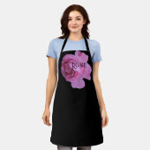 トレンディーのカスタマイズ可能な名前Rosie pink roseフローラ エプロン (着用した状態)