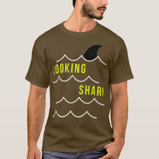 トレンディーのシャープなフカヒレ Tシャツ