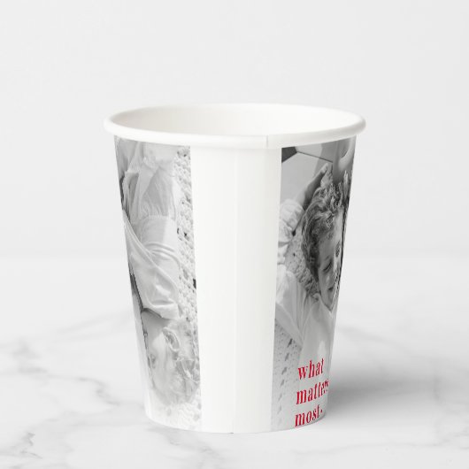 トレンディーの写真と最も重要なRedQuote前向きの内容 紙コップ (右)