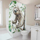 トレンディーの木の中のかわいいナマケモノ シャワーカーテン (インサイチュ)
