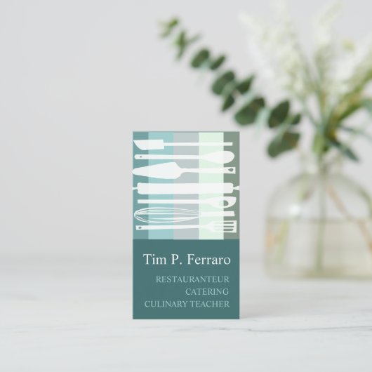 トレンディーの淡い色のなティール(緑がかった色)の青い料理用のベーカリーの調理師のシェフ 名刺 (スタンド正面)