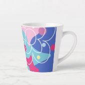 トレンディーの花の斑点のベクターパターン カフェラテマグ (右)