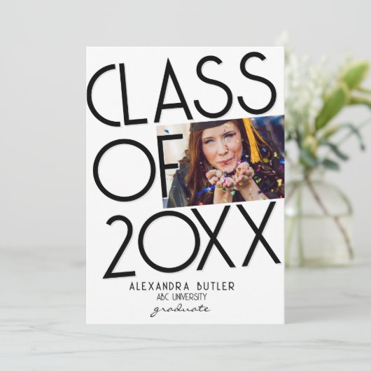 トレンディーはっきりしたブラックタイポグラフィ写真2023卒業 案内状 (スタンド正面)