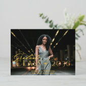 トレンディーエレガントクラシックスクリプト写真の卒業 箔招待状 (立ち正面)