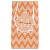 トレンディーオレンジシェブロンジグザグネームとモノグラム スモールペーパーバッグ (正面)