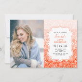 トレンディーオレンストライプジフローラフレームフォト誕生日 招待状 (正面)