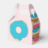 トレンディーカラフルピンクスプレッルドーナッツガール誕生日 フェイバーボックス (裏面サイド)