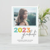 トレンディーカラフルレタリングモダングラードパーティー 招待状 (スタンド正面)