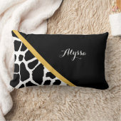 トレンディーキリンプリントゴールデンイエローストライプアンドネーム ランバークッション (ブランケット)
