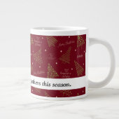 トレンディークリスマスの木々の緑の赤と引用文 ジャンボコーヒーマグカップ (右)