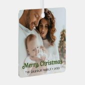トレンディーグリーンメリークリスマスファミリーフォト メタルオーナメント (正面右)