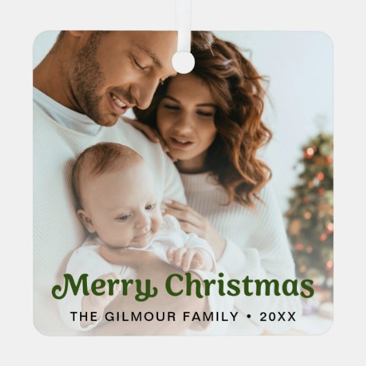 トレンディーグリーンメリークリスマスファミリーフォト メタルオーナメント (裏面)