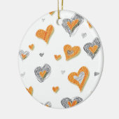 トレンディーグレーのオレンジ色のハート落書きパタンギフト セラミックオーナメント (左)