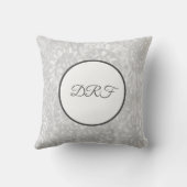 トレンディーグレー絵を描フラワー（モノグラム付き） クッション (裏面)