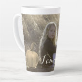 トレンディーゴールデンカボチャ私は感謝の写真 カフェラテマグ (左アングル)