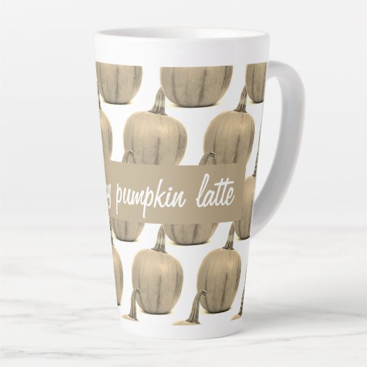 トレンディーゴールデンパンプキン私は私を愛 カフェラテマグ (右アングル)
