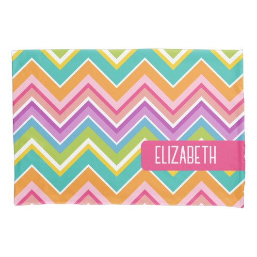 トレンディーシェブロン柄ラージネームブロックピンクグリーン 枕カバー (正面)