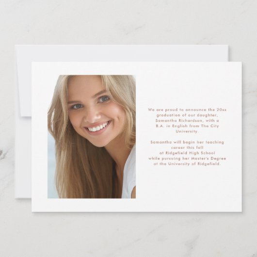 トレンディースクリプトオーバーレイ | 2つの写真の卒業 案内状 (裏面)