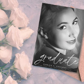 トレンディースクリプトホワイトオーバーレイ2枚の写真卒業 案内状