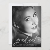 トレンディースクリプトホワイトオーバーレイ2枚の写真卒業 案内状 (正面)