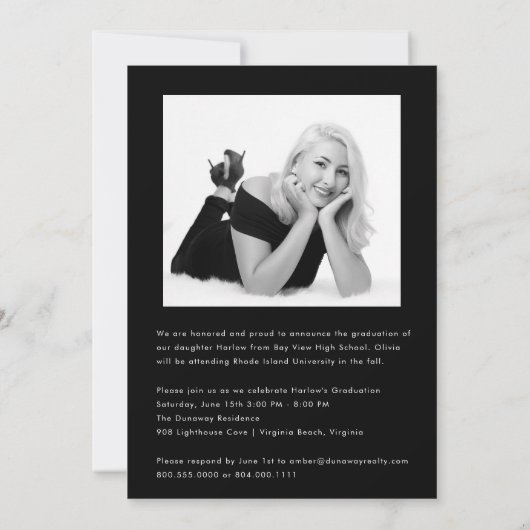 トレンディースクリプトホワイトオーバーレイ2枚の写真卒業 案内状 (裏面)