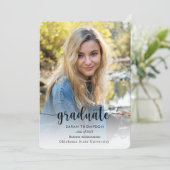 トレンディースクリプト白黒フォトコラージュ卒業 案内状 (スタンド正面)