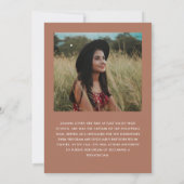 トレンディースクリプト2枚の写真の卒業 招待状 (裏面)