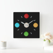 トレンディースタイリッシュ赤黄緑青ドット スクエア壁時計 (ホーム)