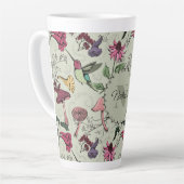 トレンディーセージ緑の花とハミングバードモノグラム カフェラテマグ (左アングル)