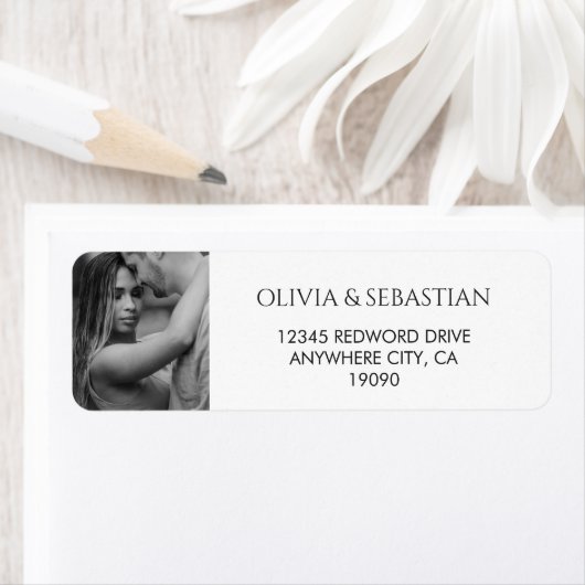 トレンディータイポグラフィ文字とフォト白黒 ラベル (インサイチュ)