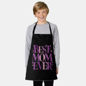 トレンディータイポグラフィ最高のマムエバー エプロン (着用した状態)