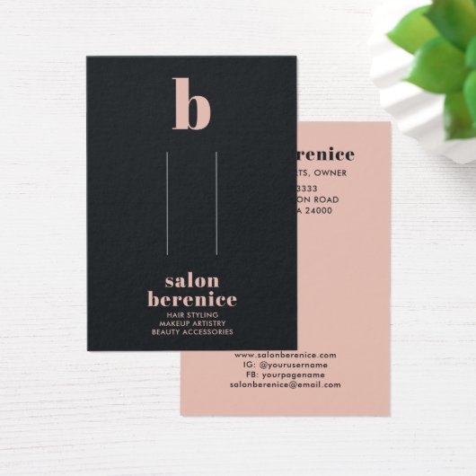 トレンディータイポグラフィ赤面ブラックヘアクリップ表示 (デスク)