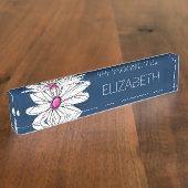 トレンディーデイジーフローライラストレーション – ネイビーとピンク デスクネームプレート (側面)