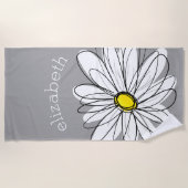 トレンディーデイジー（灰色と黄色） ビーチタオル (正面)