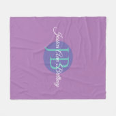 トレンディーデザインパーソナライズ名&モノグラム フリースブランケット (正面(横))