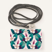 トレンディートロピカルプルメリアフラワーズグリーンフリージ バッジ (裏面ランヤード)