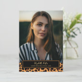 トレンディーヒョウ柄写真卒業招待状 招待状 (スタンド正面)