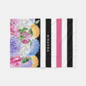 トレンディーピンクとブラックのストライプフローラ(名前) フリースブランケット (正面(横))