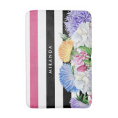 トレンディーピンクとブラックストライプのフローラ（名前あり） バスマット (正面縦)