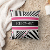 トレンディーピンクと黒のジオメトストライプリの名前 クッション (ブランケット)