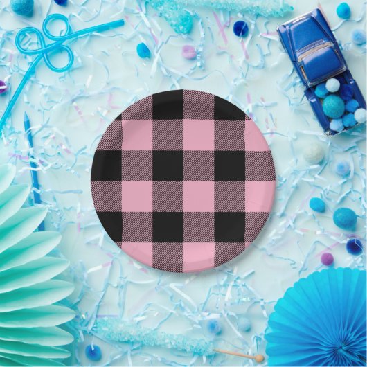 トレンディーピンクと黒バッファロープレイド ペーパープレート (パーティー)