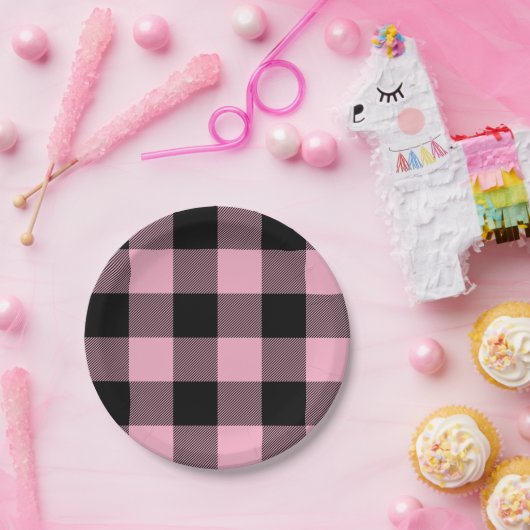 トレンディーピンクと黒バッファロープレイド ペーパープレート (パーティー)