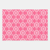 トレンディーピンクの白い図形の幾何学的パターン ラッピングペーパーシート (正面2)