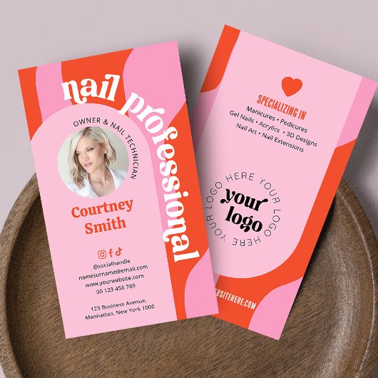 トレンディーピンク&レッドレトロネイルアーティストサロン写真 名刺