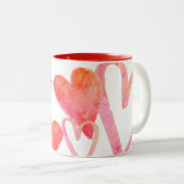 トレンディーピンク&赤いハートズモノグラムヴァレンティネス2-T ツートーンマグカップ (正面右)