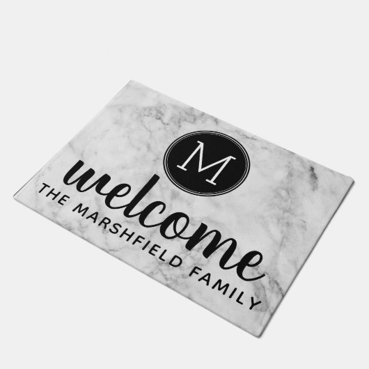 トレンディーフェイク大理石とカスタムファミリーモノグラム ドアマット (アングル)