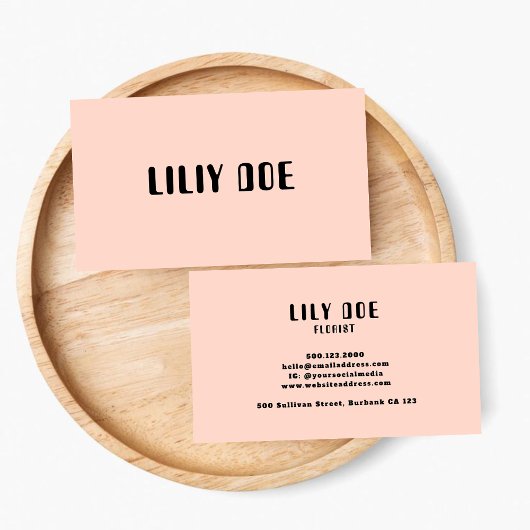 トレンディーフェミニン赤面ピンク&ブラックタイポグラフィ 名刺