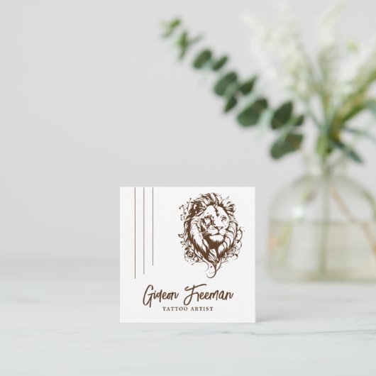 トレンディーブラウン&ホワイトライオンタトゥーアーティスト スクエア名刺 (スタンド正面)